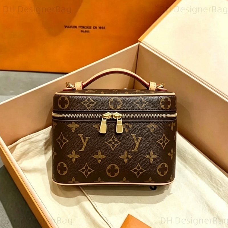 Top Designer bag Nice nano vintage makeup bag Luxury shoulder bag tote bag Makeip bag hanging bag Brown five in one Women's crossbody bag vinta