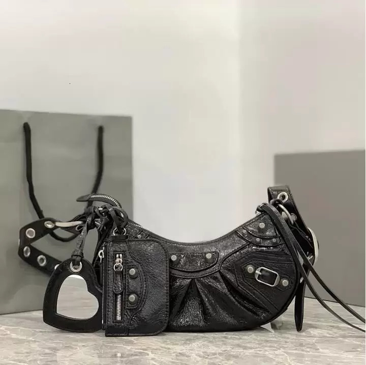 Le Cagole Demi-Lune Sac de moto Fourre-tout Derniers sacs à main rétro Luxurys Designer Femmes Sacs à main Portefeuille Miroir Crossbody Pochette