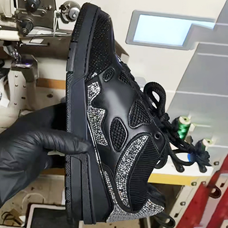 Vente chaude Hommes Designer Plate-forme Skate Chaussures Femmes En Cuir Embossé Baskets De Luxe Denim Strass Casual Quotidien EU47 Baskets De Mo