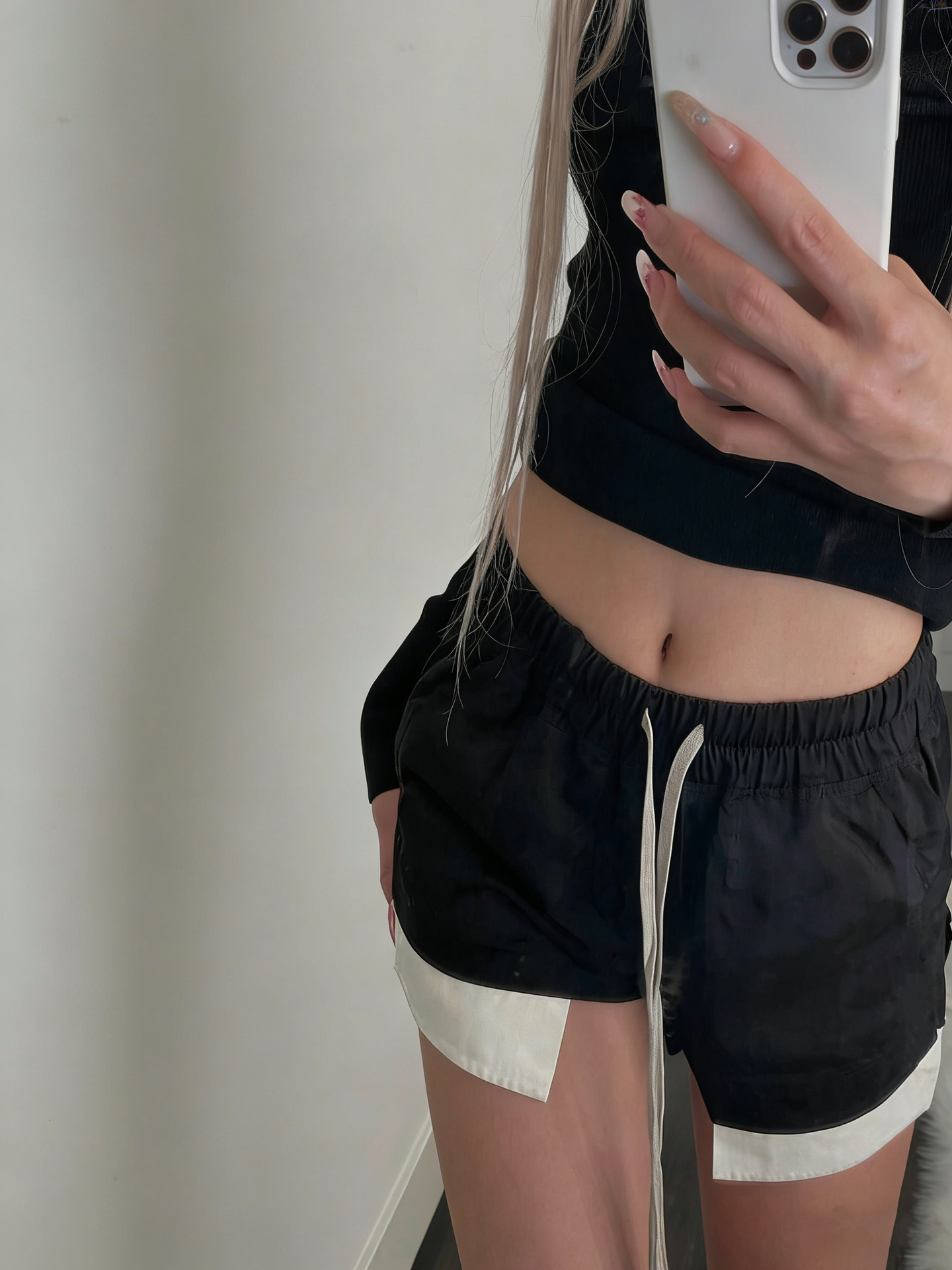 Designer 2026 Dark Style Drawstring Elastic Luxury Flowy Commuter Hot Pants Pocket Exposed High Waist Shorts For Women Free Shipping