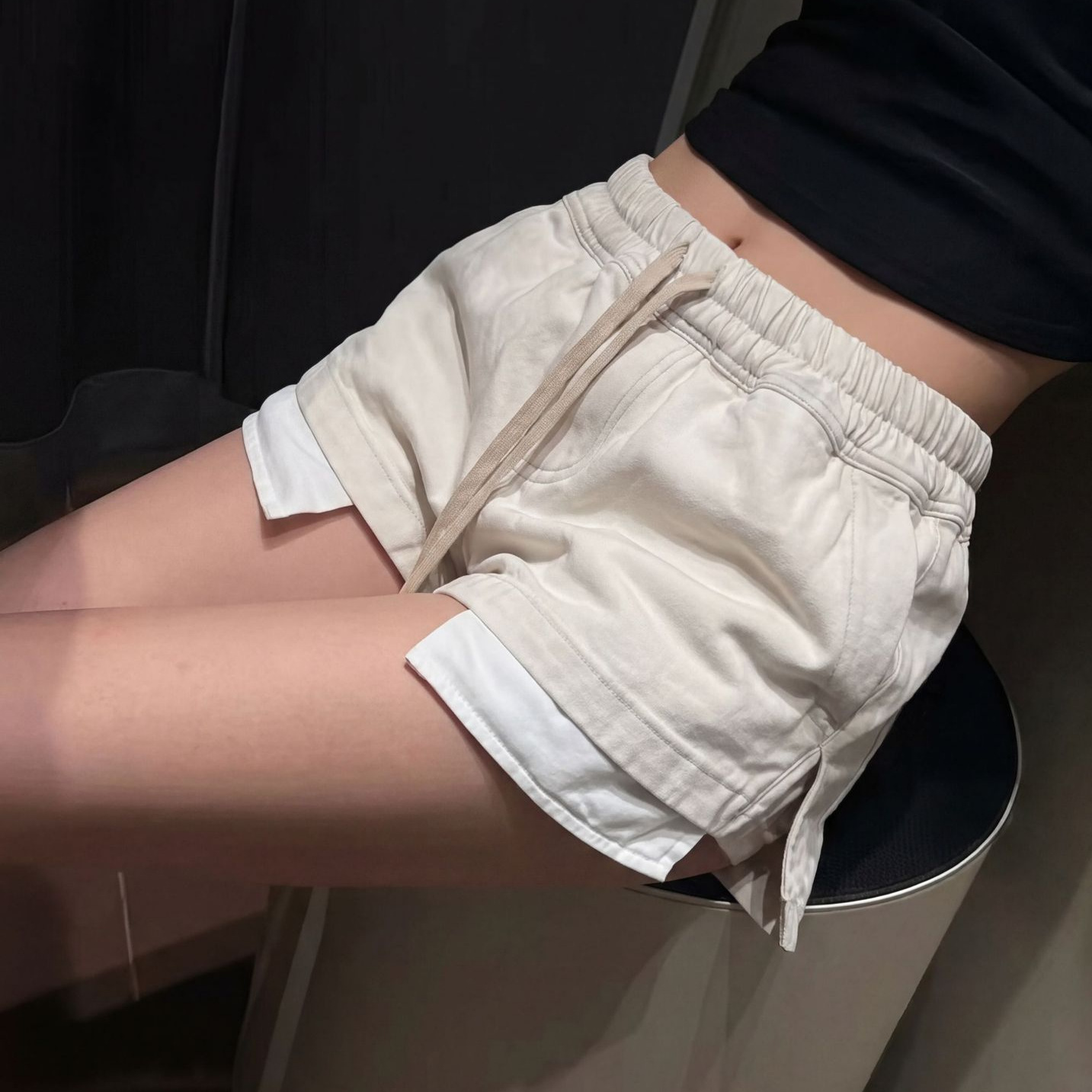 Designer 2026 Dark Style Distressed Design Drawstring Elastic Waist Pocket Exposed Denim Luxury Shorts For Women Free Shipping