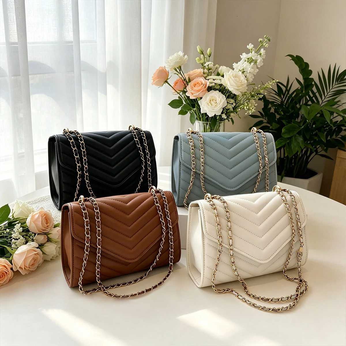 Light Luxury Fashion V-shaped Diamond Grid Quilted Chain Small Square Bag Flip Shoulder Diagonal Cross Bag Commuting PartyT260819