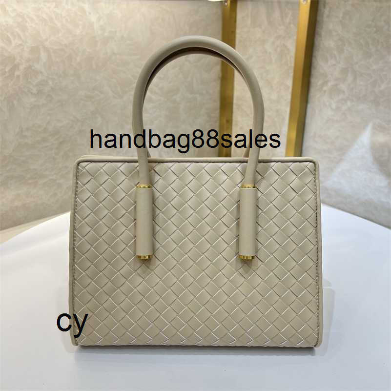 Barbara Tote Bag Fashionable Genuine Leather Woven Bag Large-capacity Commuter Handbag High-quality Tote Bag Versatile And Stylish Womens Bag cygood