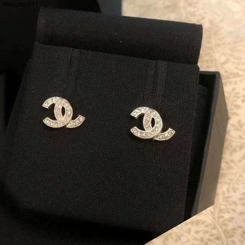 Stud CC Mini petit pour femmes boucles d'oreilles classiques en diamant complet avec des éléments de lettre accessoires d'oreille exquis1