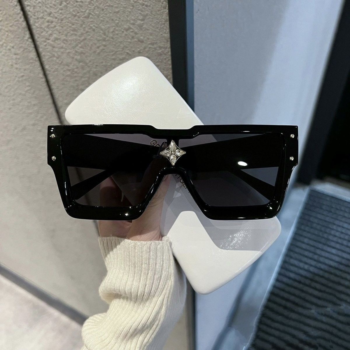 Summer mens Designer Sunglasses Luxury Woman Sun glasses Adumbral Goggle UV400 Highly Quality Designer Unisex Cyclone Sunglasses Black Gold