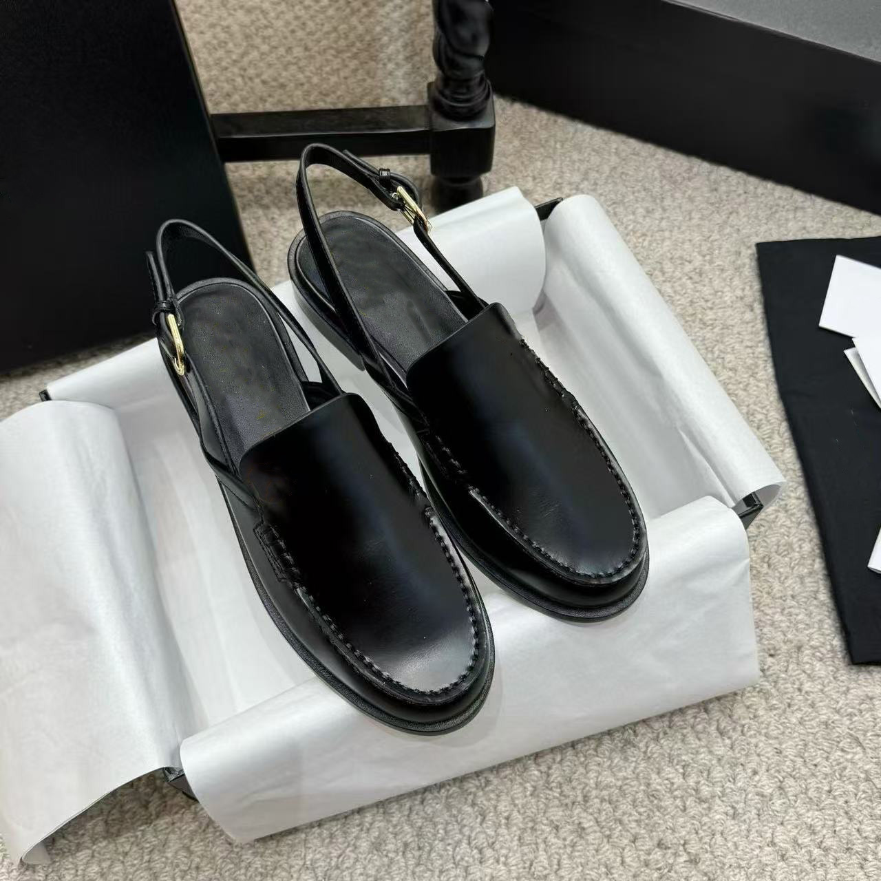 New loafers, a must-have for loafer lovers, the unisex design makes them look even cooler, super versatile.