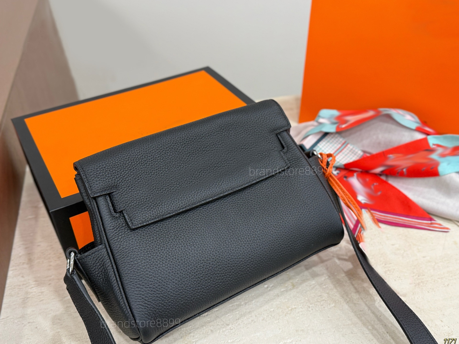 10A Leather Messenger Bags H Unisex Envelope Bag Messenger GM Black Silver Metal Designer H Crossbody Bag silver hardware TPMS Phone Bag Casual Satc