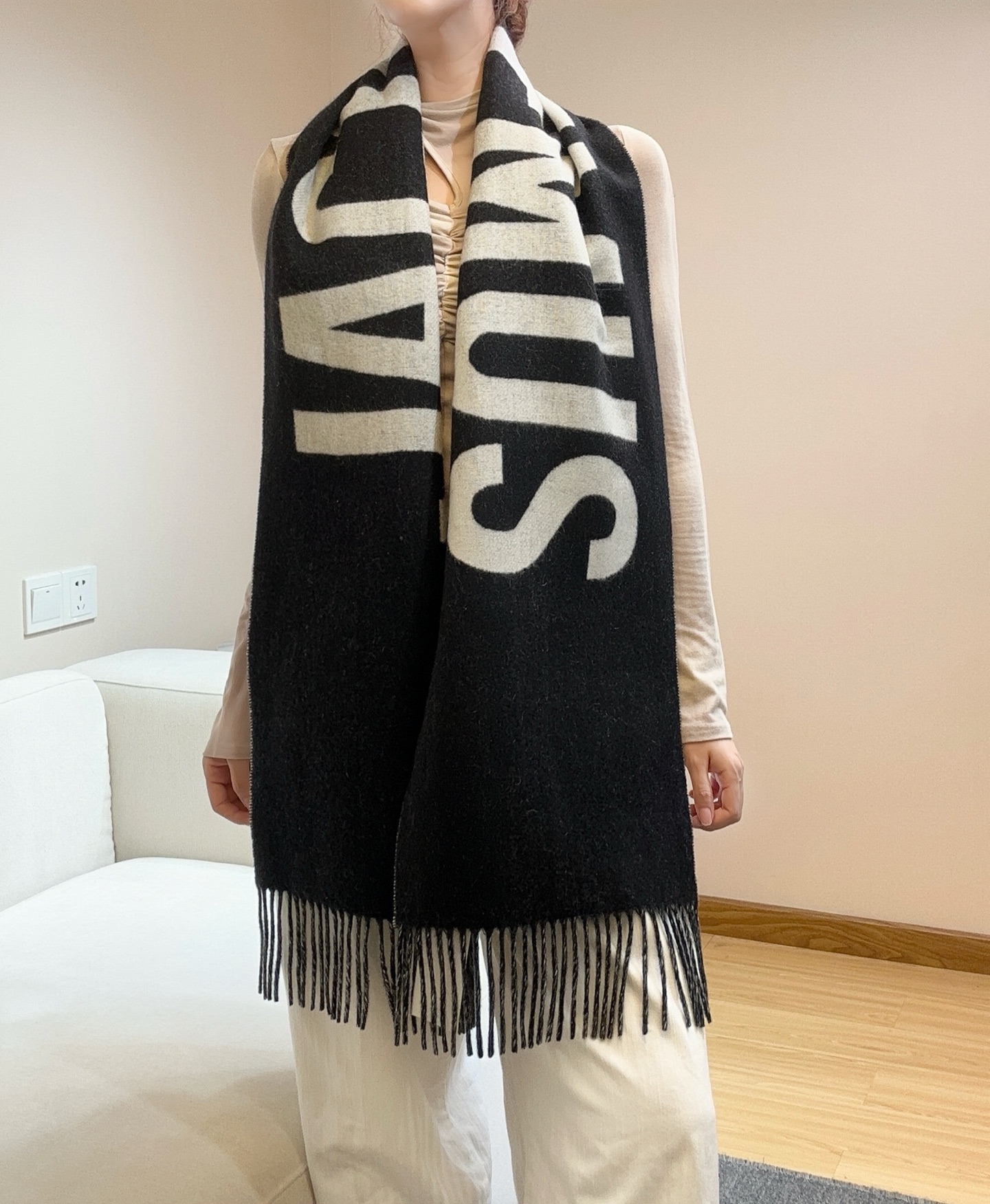 Women's Jacquemms Scarf Winter Warmth Scarf Double-Sided Wool Necklace Couple Versatile Letter Shoulder Designer Fringe Scarf