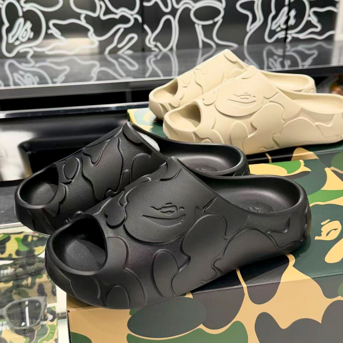 men women embossed tazz Mule Classis apes camouflage Rubber sandal Summer luxury 10a Beach pool sandale Bapees Soft Designer slippers XL EXTRALIGHT