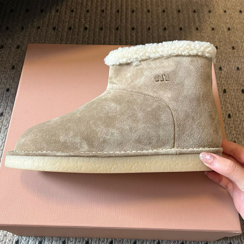 Suede Shearing Boots Womens Designer Short Snow Boots With Soft Lightness Lambhair Looped Mouth Cotton Shoes Round Toe Flat Bottom Winter Boots Cold