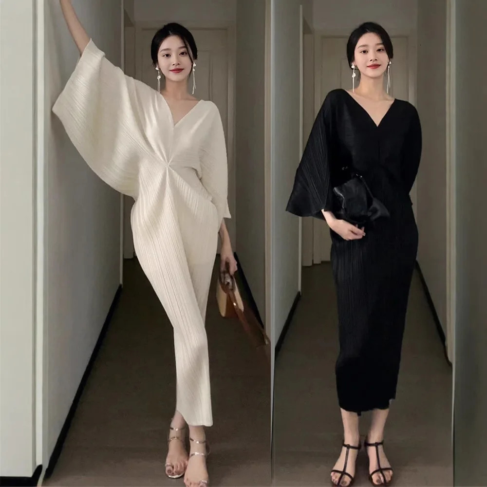 Miyake Pleated French V-Neck Dress Solid Color Bat Three-quarter Sleeve Temperament Style Kimono Hip-hugging Long Skirt 260820
