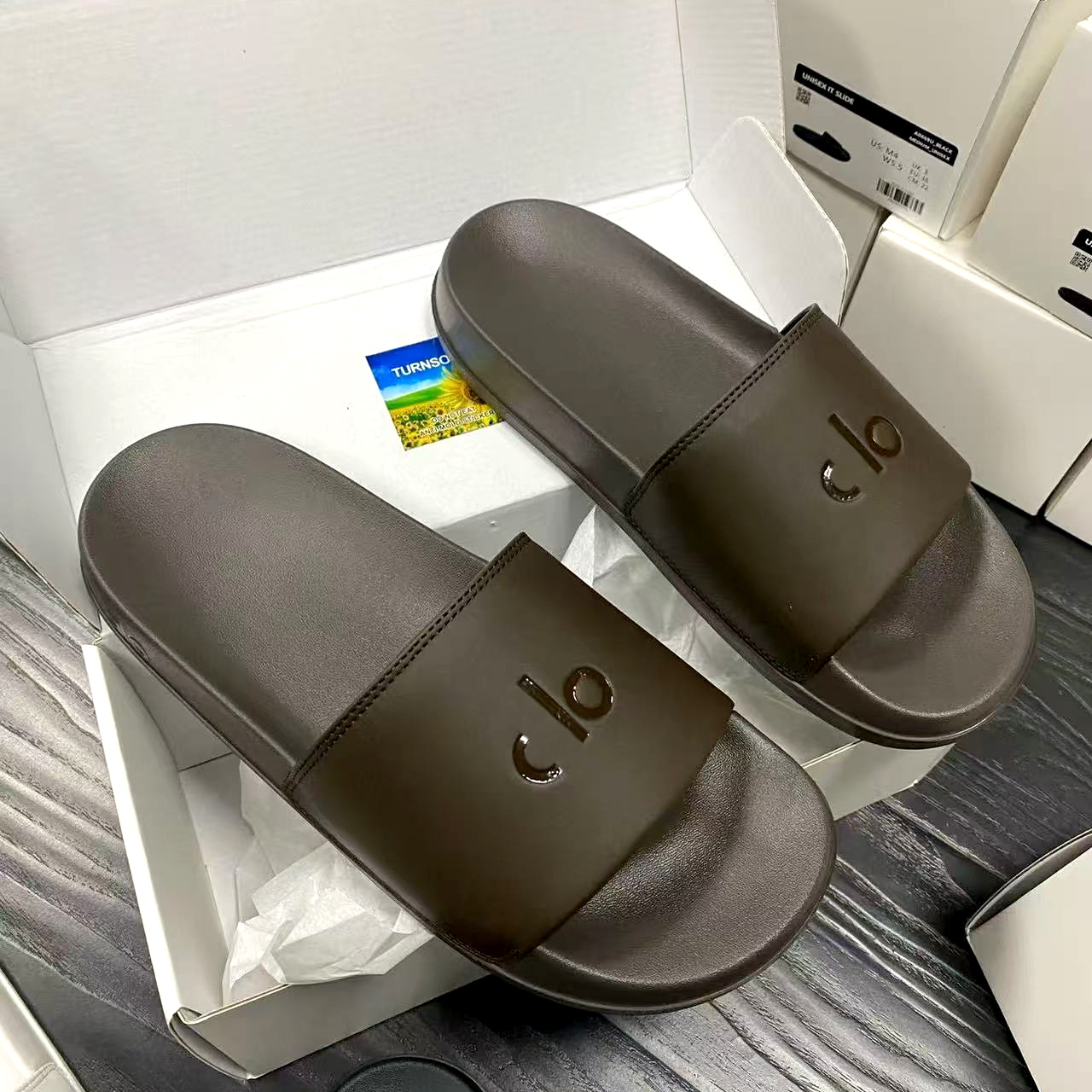 Fashion Summer Outdoor Soft slippers Yoga 2026 New 10a mens gym Mule Sports shoes AO Designer Beach pool sandal Vacation womens luxury sandale Home
