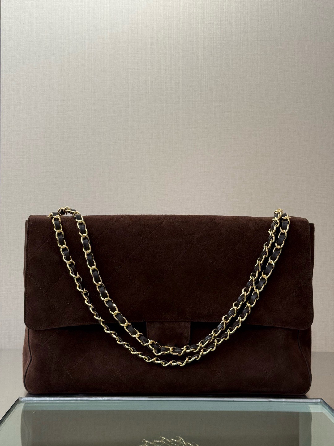 Top designer bag, women's large-capacity shoulder bag, elegant and stylish, perfect for dates, commuting, or business.