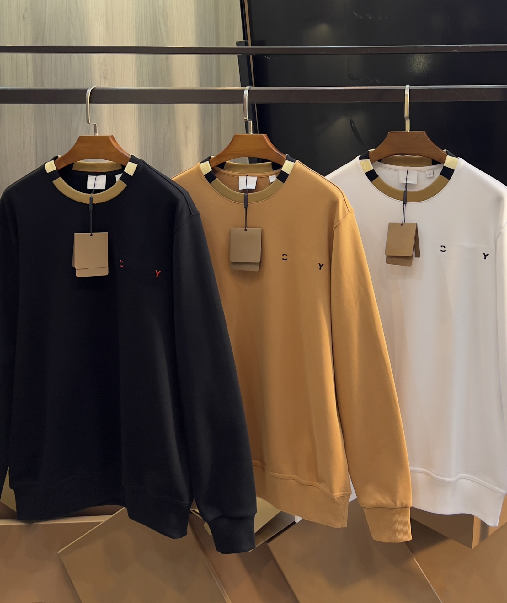 Designer's high-quality men's round neck sweatshirt, contrasting color collar embroidered letter pullover, loose casual men's sweatsh