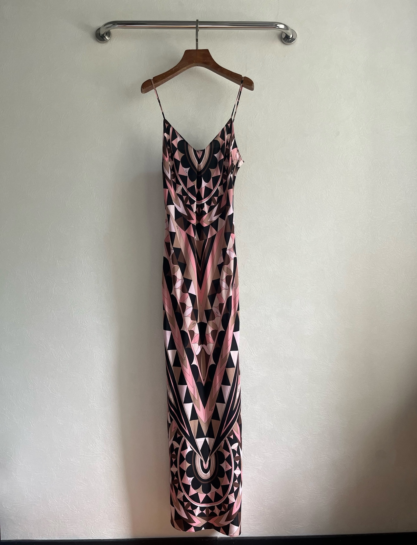 Robe longue camisole en soie de styliste, sexy, col en V, imprimé géométrique abstrait, vers à soie, robe de vacances pour femmes, 2026