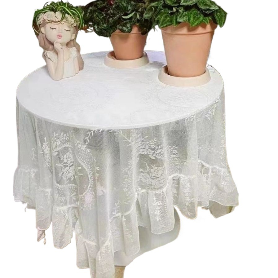 Nappe en dentelle française, style rococo, à volants, ajourée, adaptée aux tables TV rondes et aux tables basses.