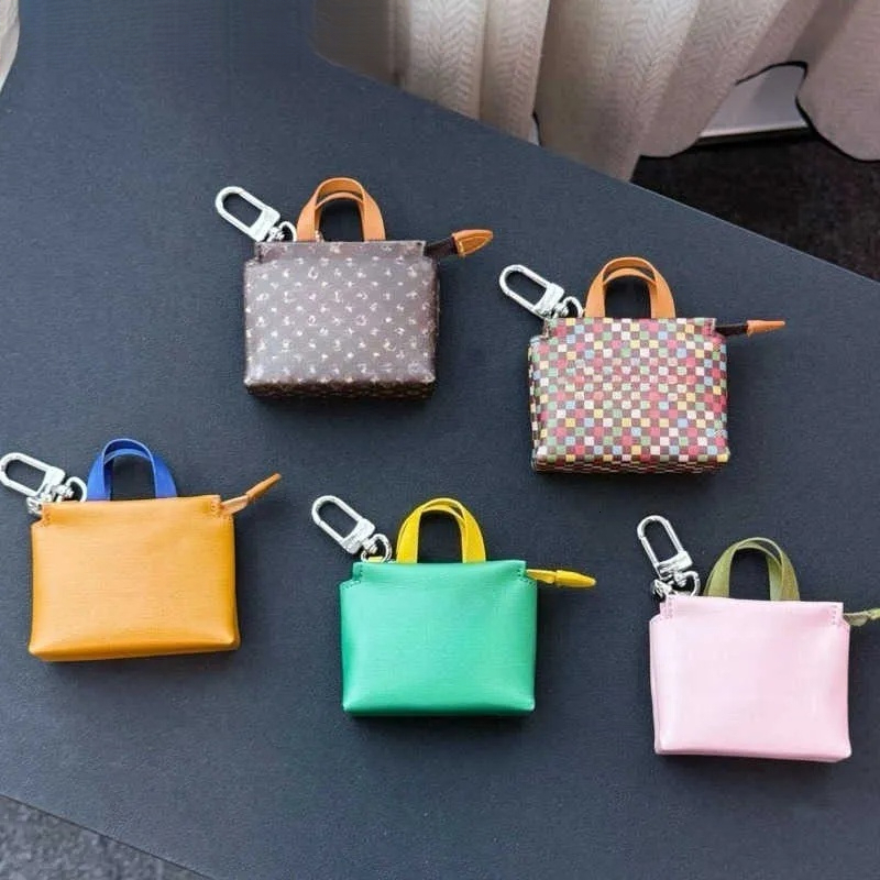 New Brand Men and Women Keyring Pendant Designer Leather Shopper Unisex Fashion Keychain Mini Wallet Bag Charm with Box Hot