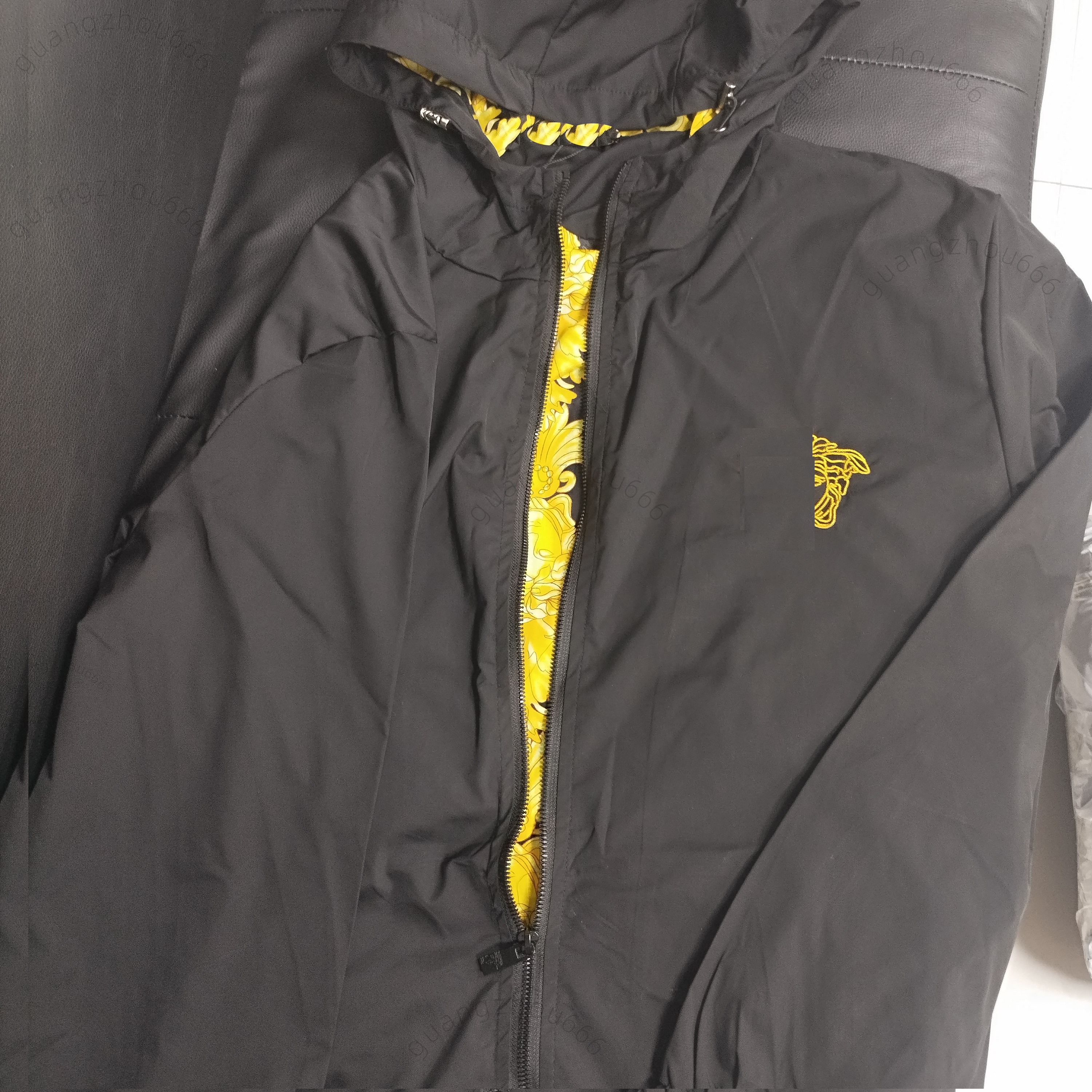 new Mens jacket windproof zipper windbreaker Men Woman Coat Autumn Winter man designer jackets High Quality Hooded clothing printing letter