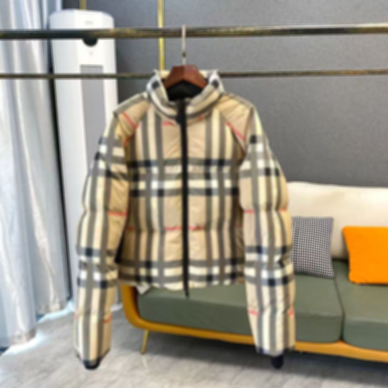 2026 Designer women's coats, high-quality down jackets, designer-style parkas, stylish winter women's jackets, luxurious letter-patterned