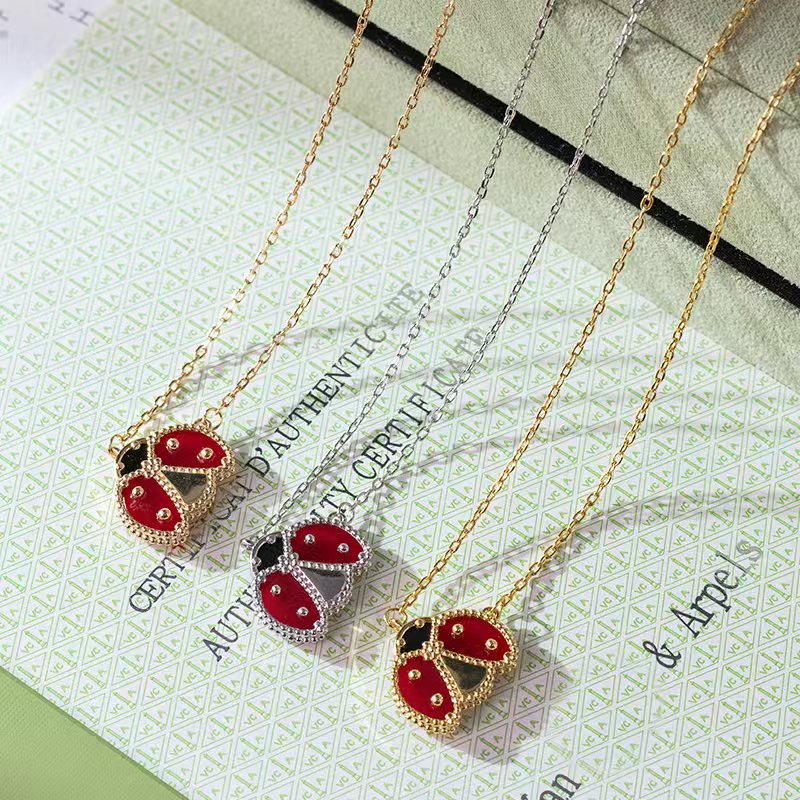 Collier trèfle en or 18 carats galvanisé, marque classique, pendentif coccinelle sept étoiles pour femmes, mode en acier inoxydable, bijoux de cr