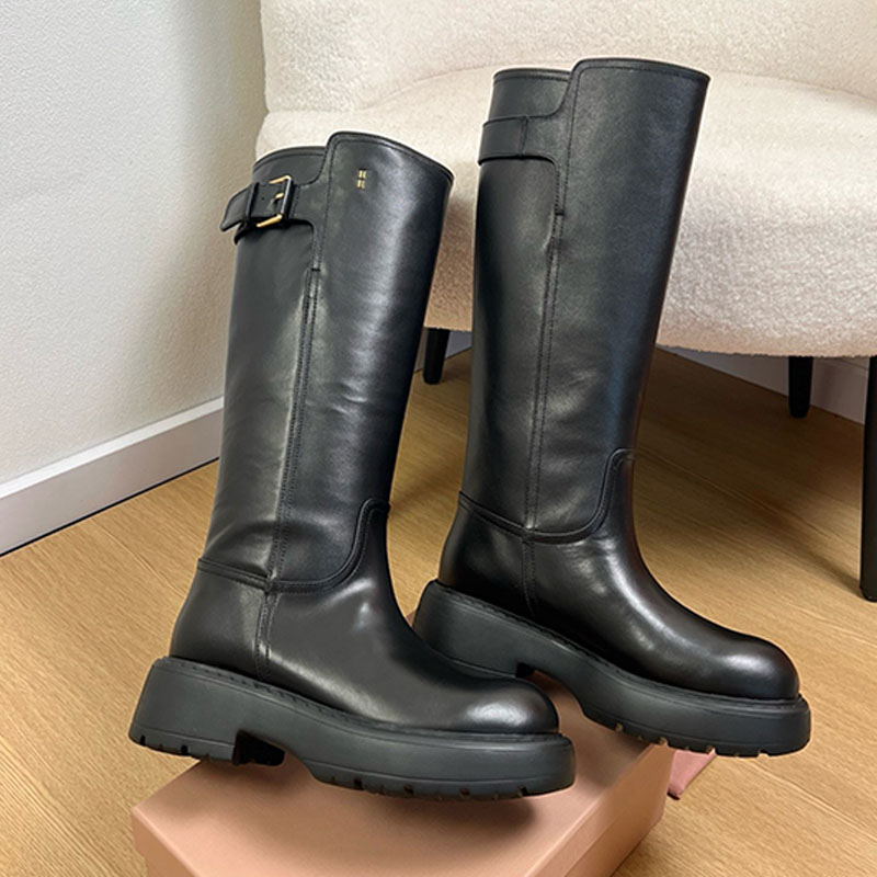Silhouette équestre à travers des bottes en cuir élégantes boucle latérale de caractère contemporain femmes bottes d'hiver au genou 5W767 bottes