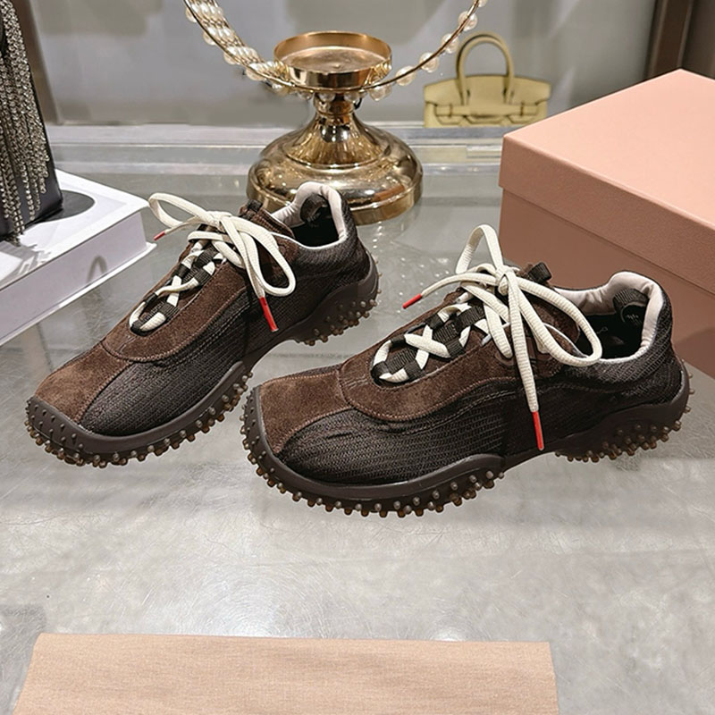Designer Bubble Tissu technique Baskets en daim Caractère contemporain 5E80 Femmes raffinées Chaussures décontractées Classic Bubble Tread Casual