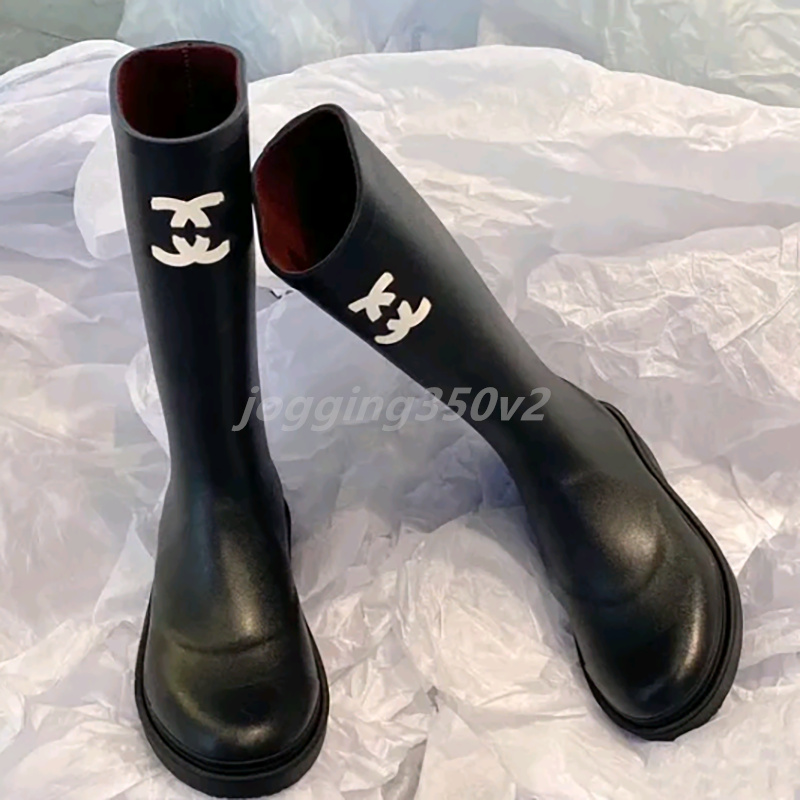 TOP Designer Boots Womens Rain Boot Luxury Women High Rubber Boots Black Beige White Khaki Boot Ladies Waterproof Thickole Embossed Outdoor Casual K