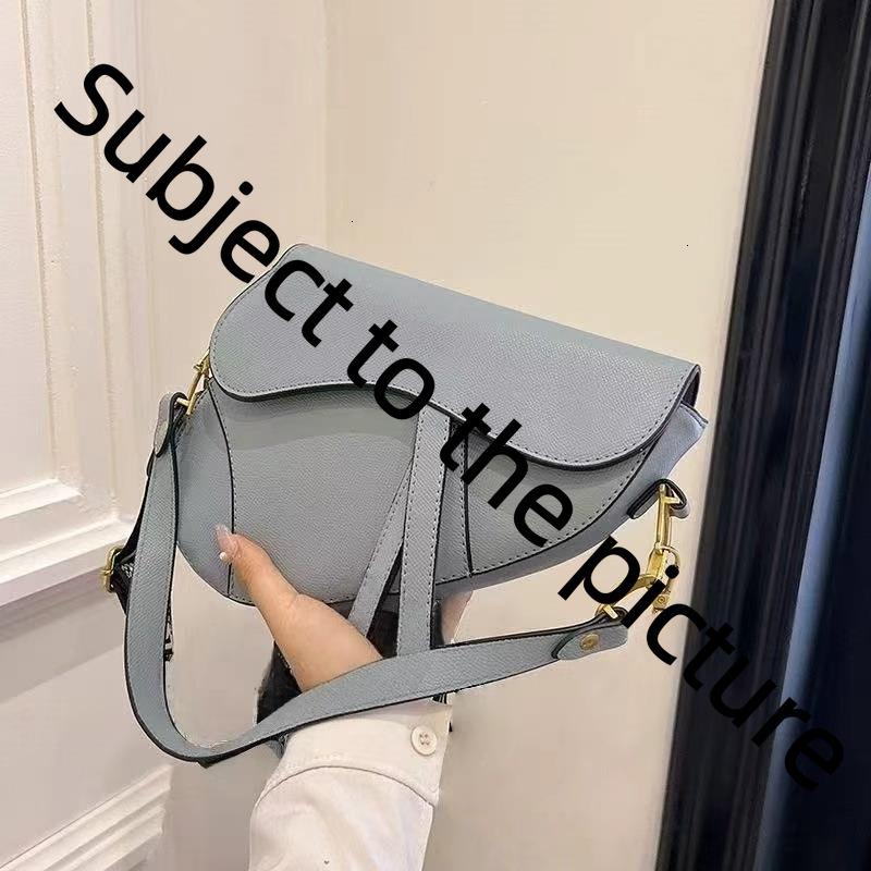 Luxury 2026 Hot Fashionable Simple Designer Underarm Versatile Style Classic Trendy Shoulder Bag for Women d50 03d