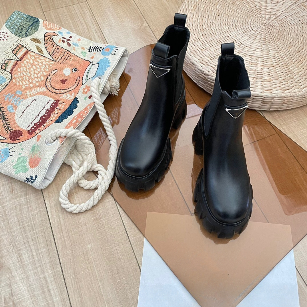 26 P designer shoes metal triangle logo Martin boots women s new thick sole height increasing British style Chelsea short boots women s casual shoes