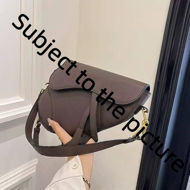 Luxury 2026 Hot Fashionable Simple Designer Underarm Versatile Style Classic Trendy Shoulder Bag for Women d50 032