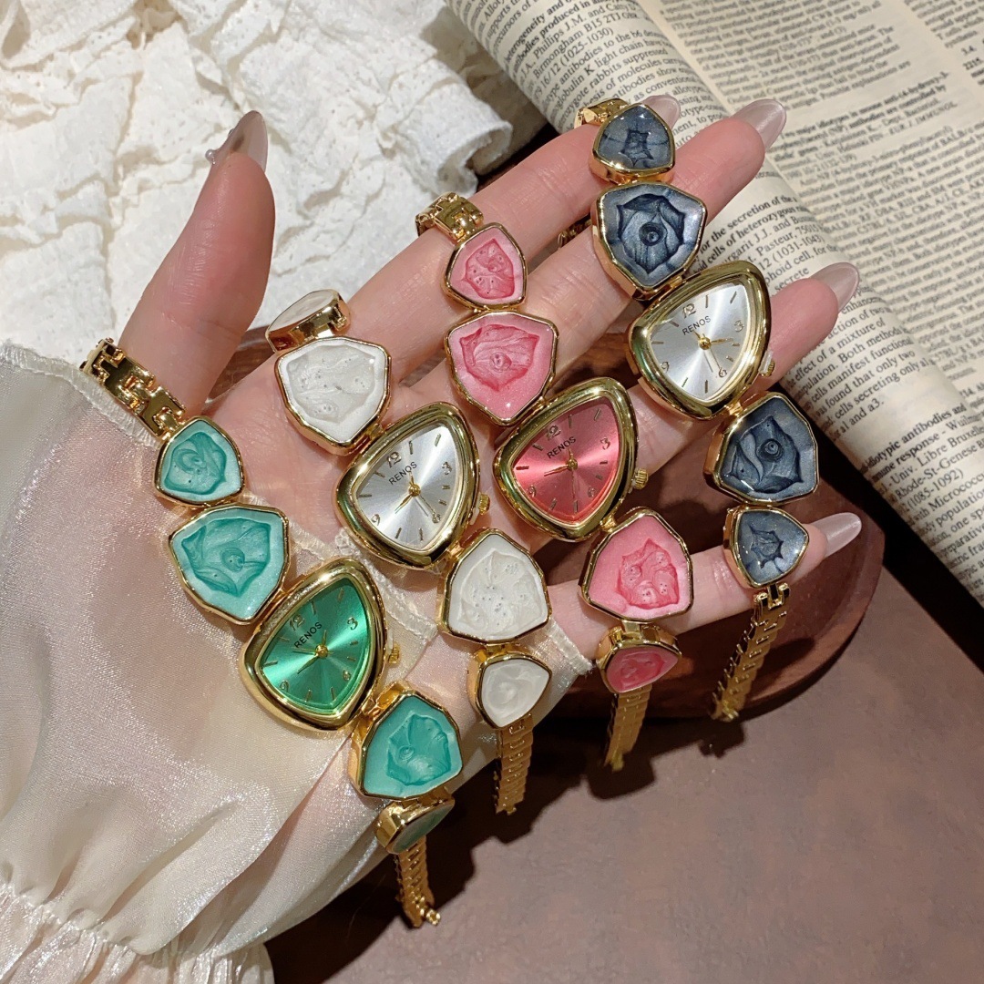 Women's Asymmetrical Dial Watch Gold Bracelet Band Resin Rose Decor Triangular Shield Quartz Movement Niche Luxury Elegant Fashion Wristwatch