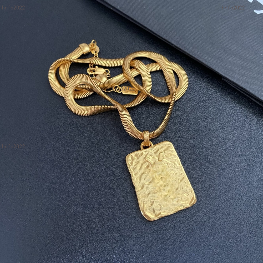 New Designed women necklaces Square letter pendant retro long necklace 18K Gold plated Designer Jewelry Wholesale Retail