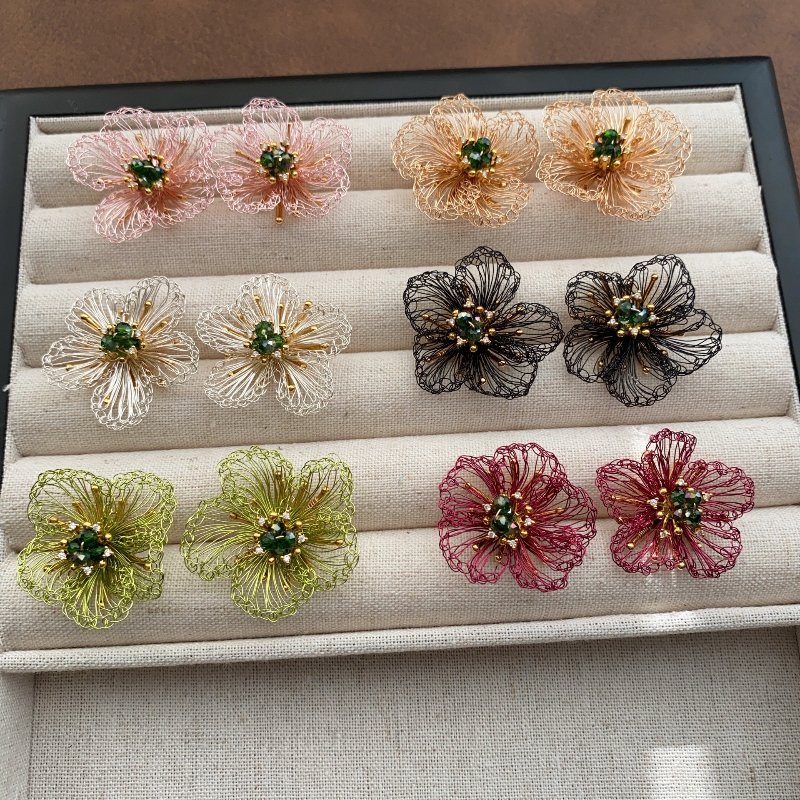 Handmade Wire Wrapped Flower Stud Earrings Multi Color Metal Wire Inlaid Green Rhinestone Floral Romantic Flowers Eearring Ear Rings for Women Fashi