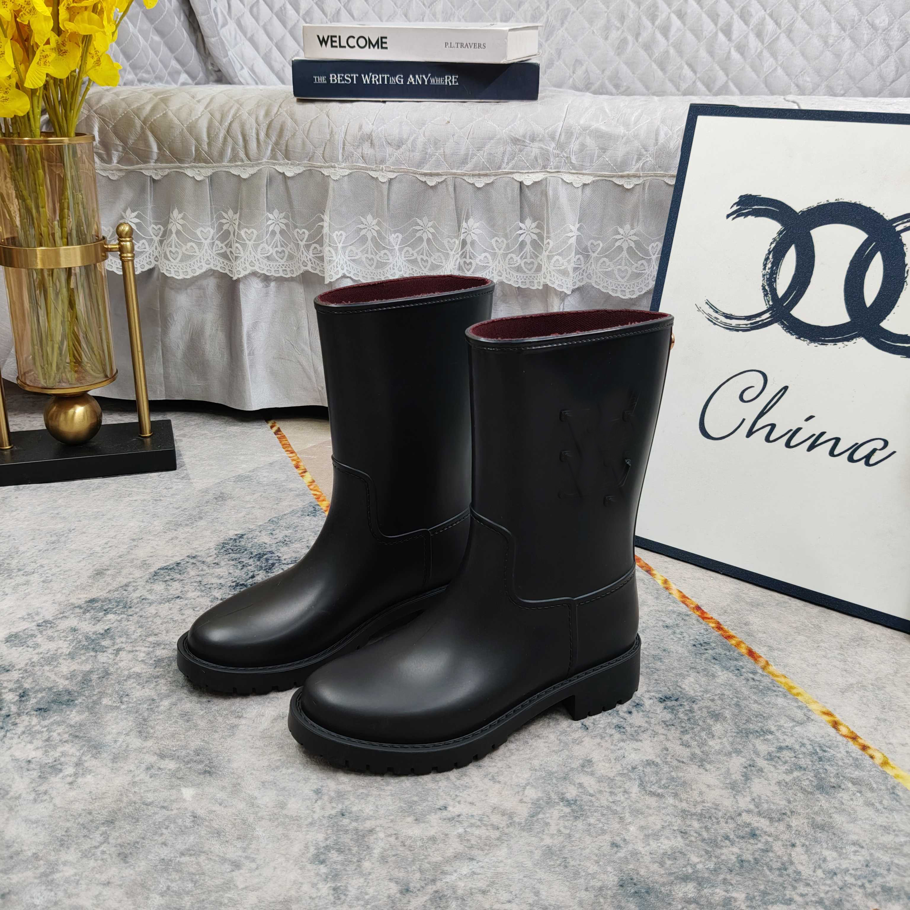Designer Brand Womens Mid Calf Rain Boots Waterproof Rubber Block Heel Wellies Anti Slip Sole Fashion Outdoor Rain Shoes Size 36-41