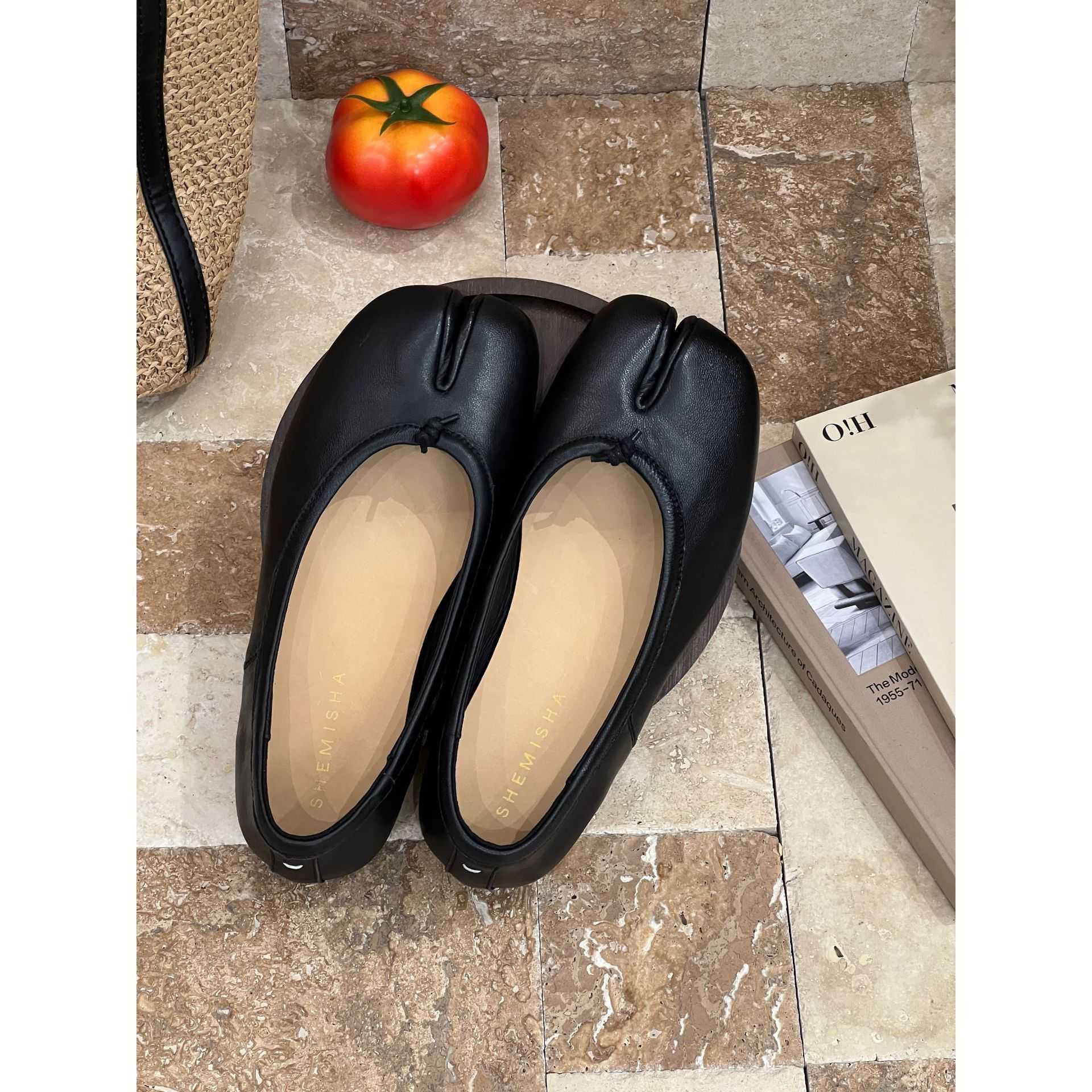 Top-layer cowhide black French-style flat shallow single shoes for women 2026 summer new pig hoof shoes Mary Jane shoes