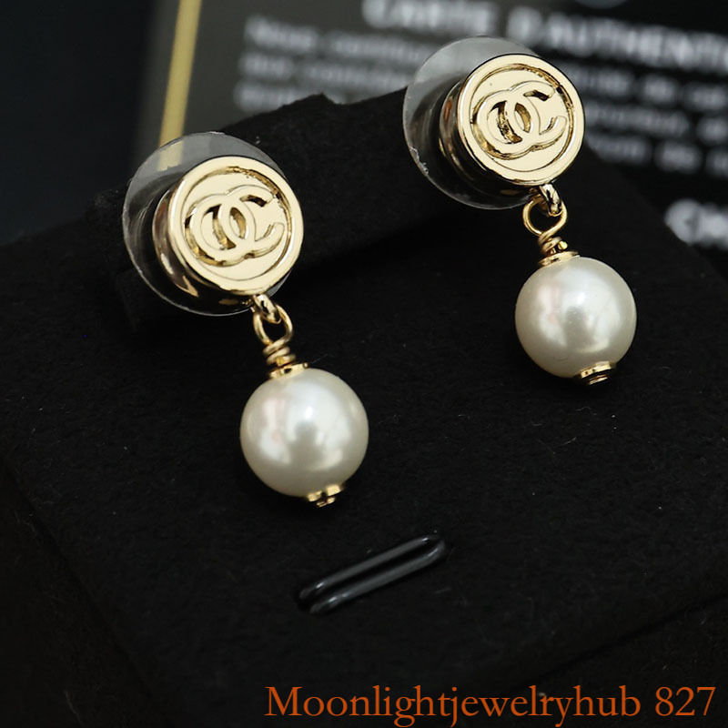 Designer Jewelry New Pearl Pendant Earrings Simple Elegant And Stylish Versatile For Daily Commuting Womens Earrings With S925 Silver Pins