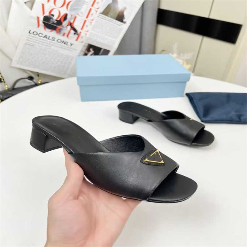 2027 Sandales à glissière polyvalentes à talons bas et triangle