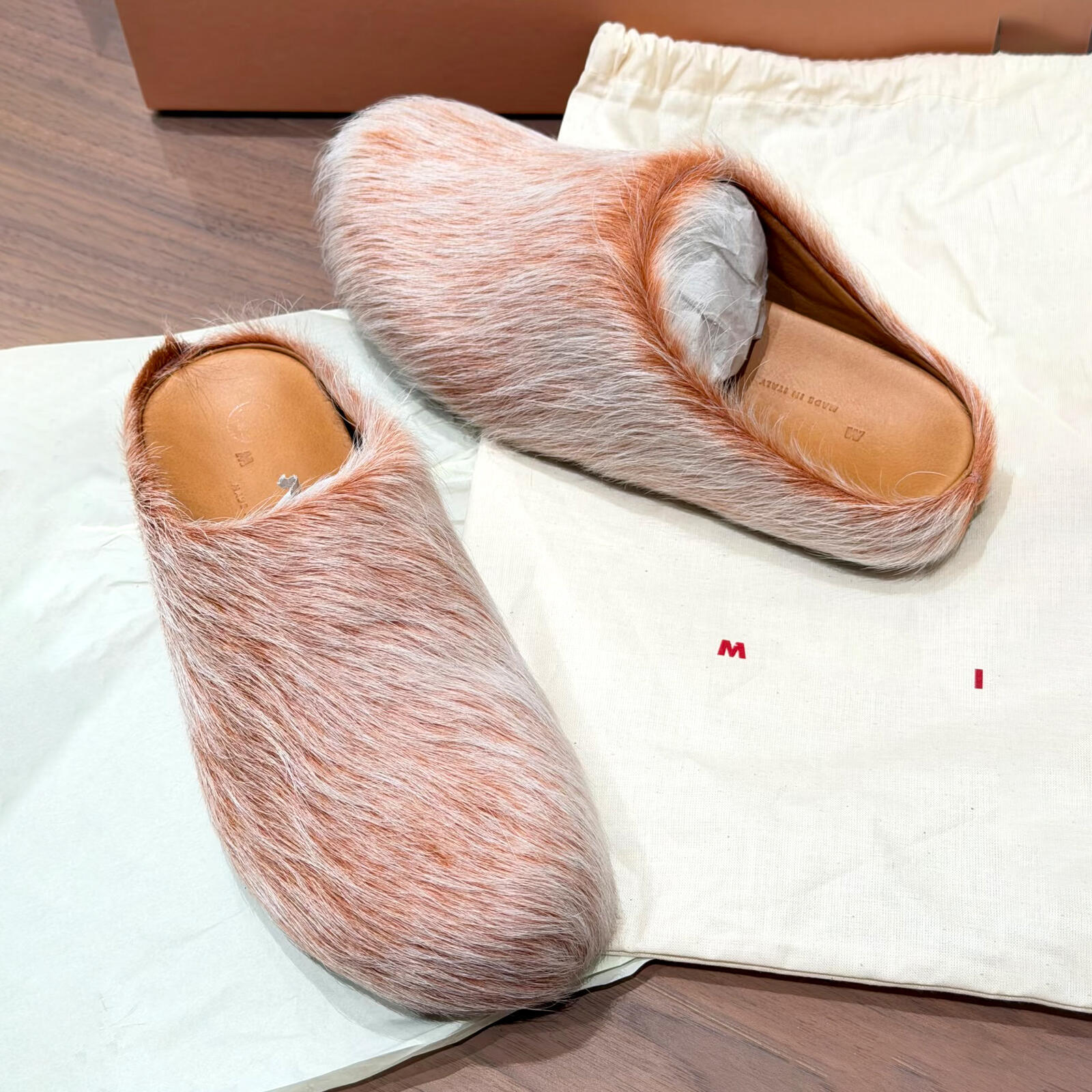 MA Fussbett Sabot slippers men sandal Fashion Flat Fur Winter slider Designer Mule Long horse sandale women calf hair luxurys Warm Furry Home shoes