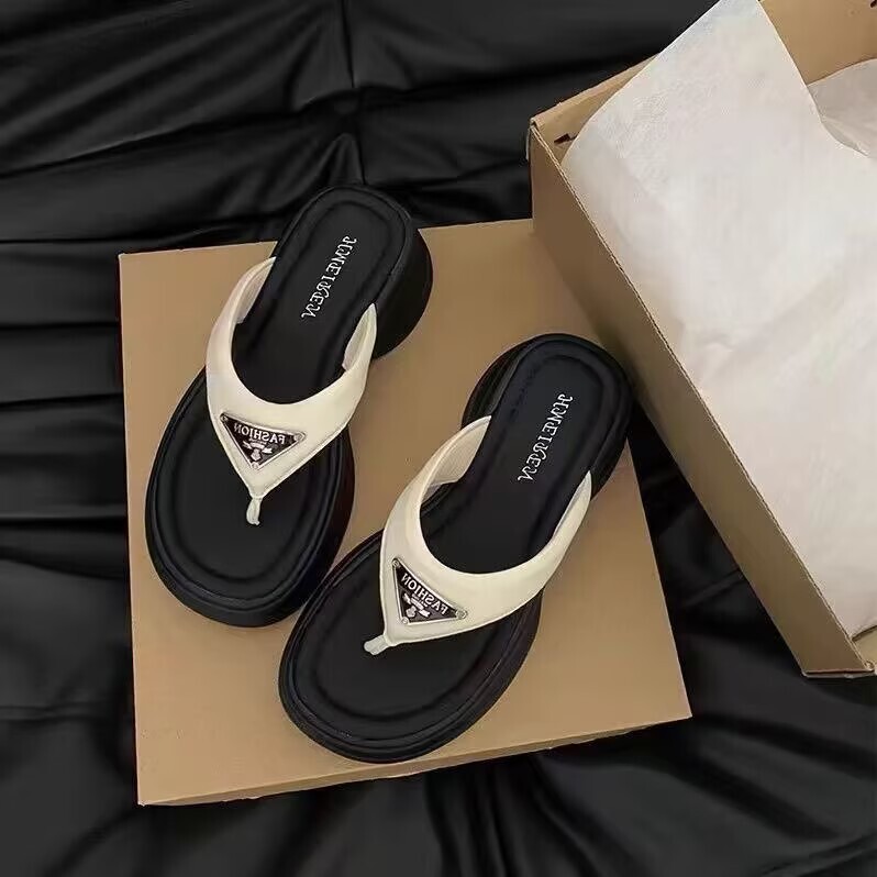 2025 Summer New Style Thick Sole Letter slipper for womens Designer Hot Selling Outdoor Beach Slides Versatile Size 35-39