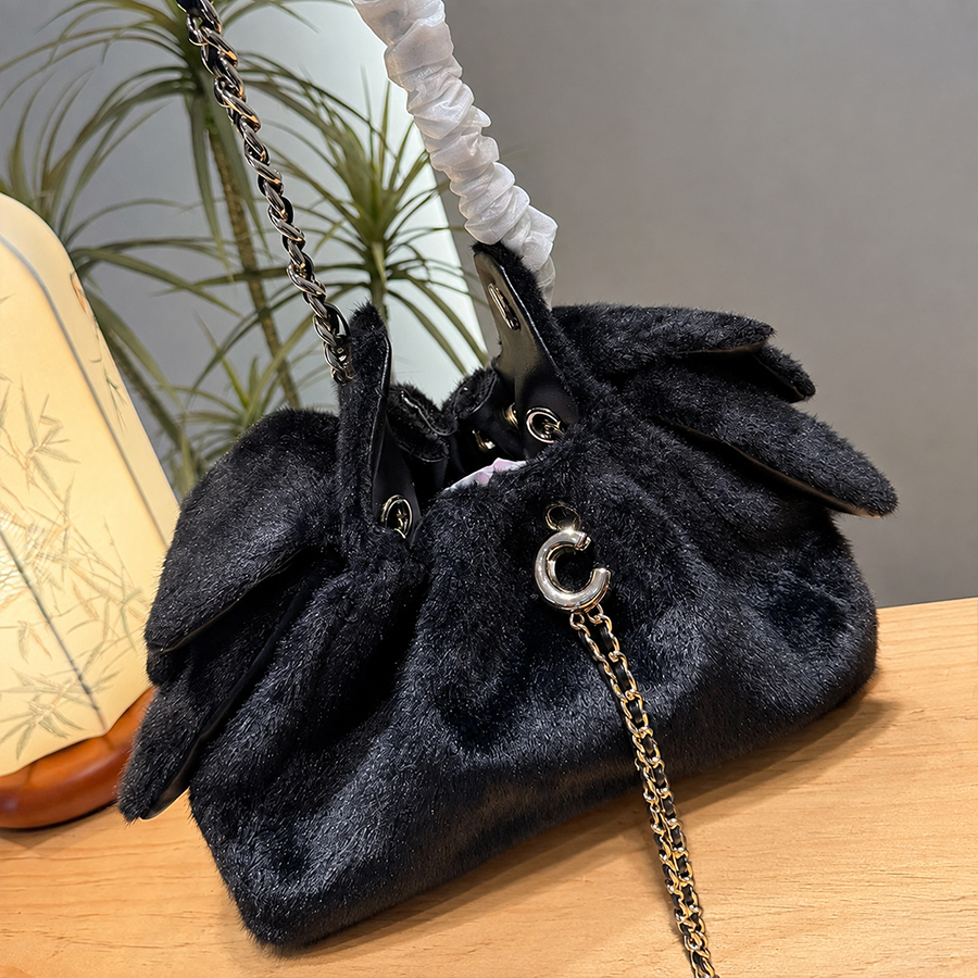 Sacs à main de créateurs Sac de fourrure Femmes Lettre Modèle Sacs en cuir de mode Mans Sac à bandoulière Sac classique de luxe String Hasp Sac à