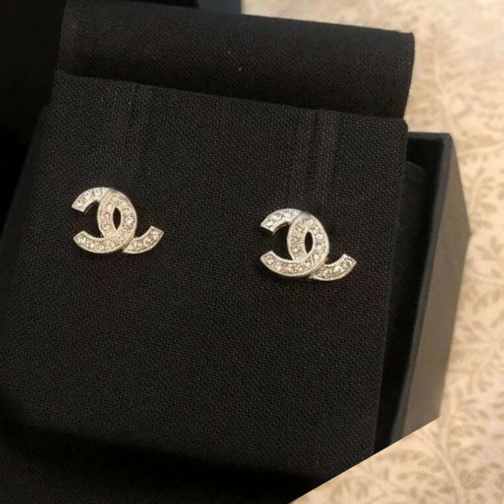 Stud CC earrings Mini small for women classic full-diamond earrings with letter elements exquisite ear accessories designer511