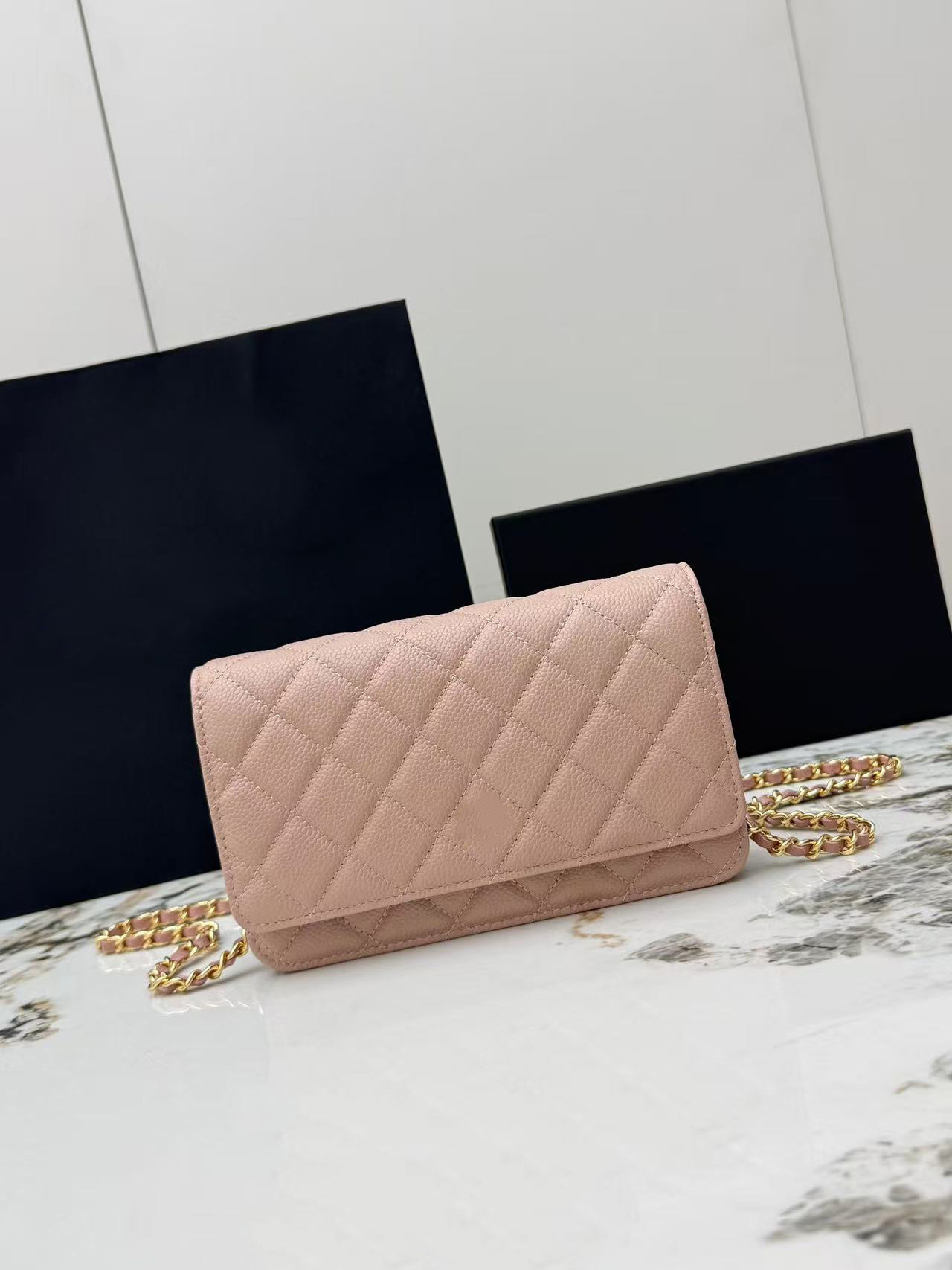 10a Premium high-quality designer bag, a simple women's flip-top crossbody bag, is a fashionable carry-on bag for daily casual outings, suitabl