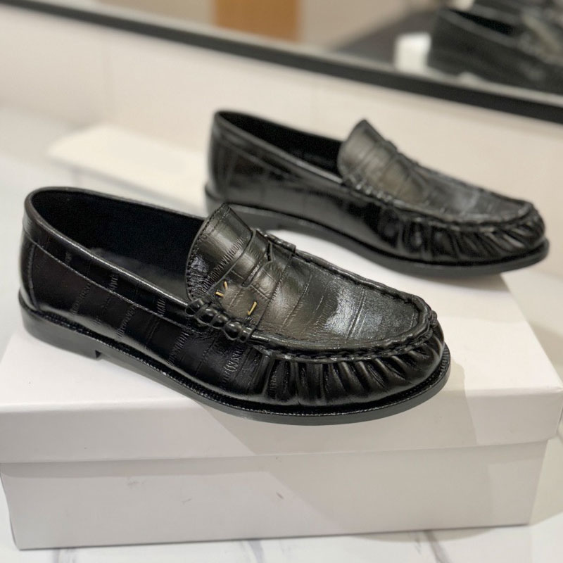 LE LOAFER supply in smooth leather designer loafers luxury womens loafers anti slip wear resistant genuine leather outsole loafer with metal logo on