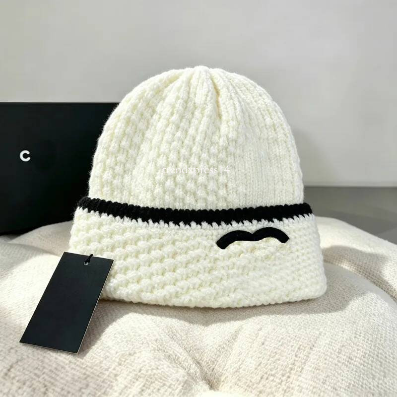 cc Beanie luxury designer for women men stripe letter knit chan beanie classic soft warm bonnet autumn winter outdoor casual ski hat with gift box e