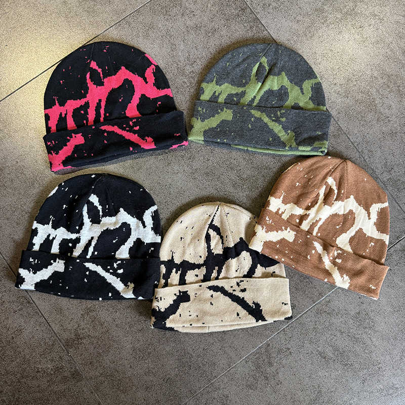 Chapeau en laine tricoté jacquard rayé à la mode pour femmes automne et hiver bonnet décontracté de rue T260829