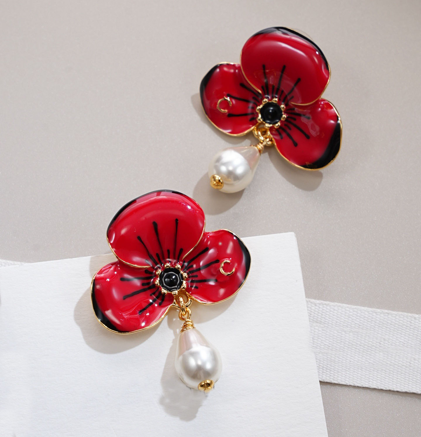 Luxury quality charm flower shape pendant necklace with red and white color design pearl stud earring choker in 18k gold plated have stamp box PS613