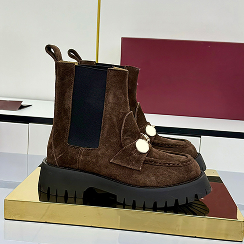 Autumn Winter Designer Womans Round Head Short Boots Luxury Plush Metal Buckle Shoes Upper Short Boots Womens Fashion Outdoor Leisure Travel Ankle B