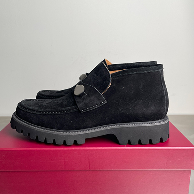 Classic Womens ankle boot with designer mans luxurious black suede metal buckle shoe upper short boots mens womans outdoor daily wear boots
