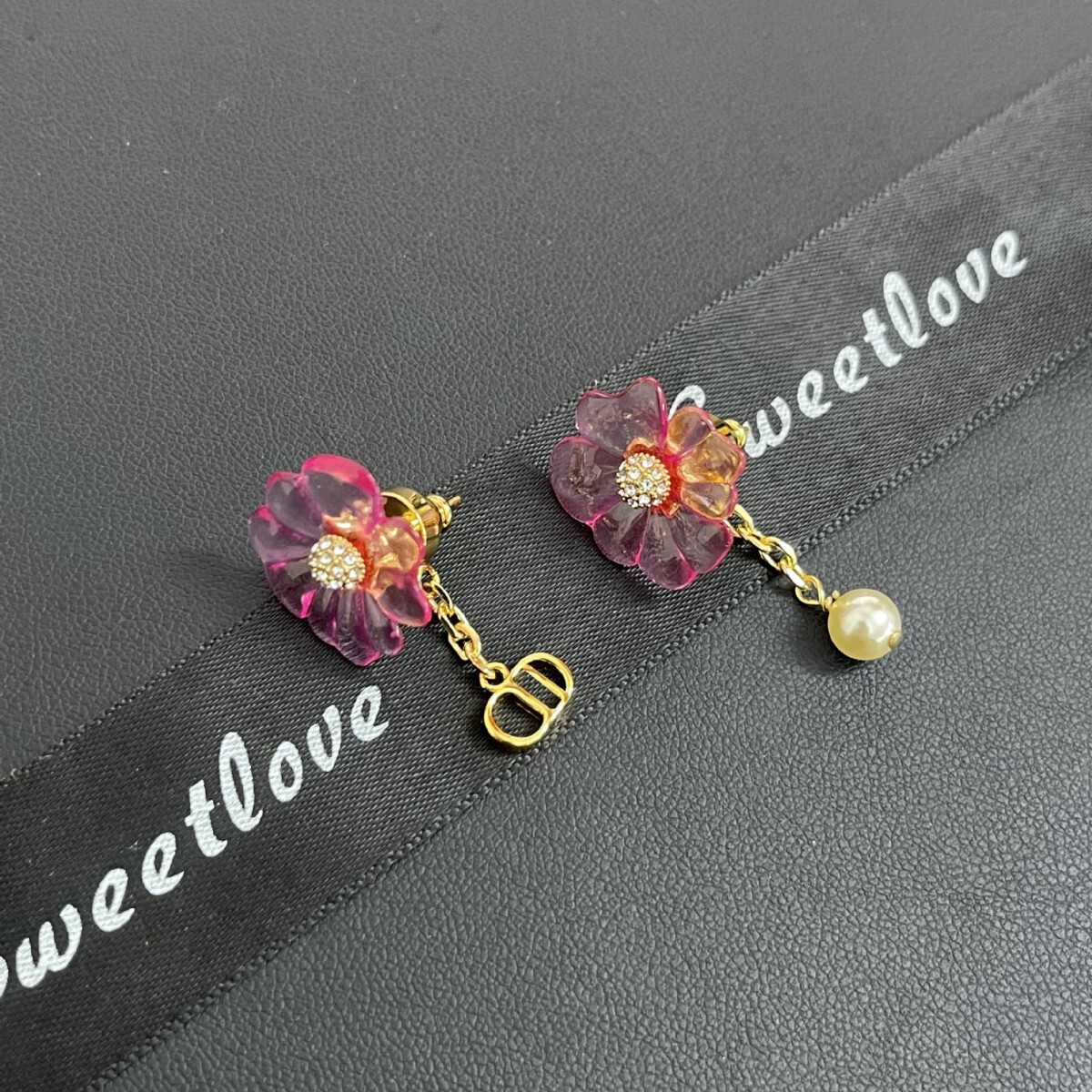 D brand 2026 new model pink transparent floral fresh and fashionable pastoral style zircon pearl letter earrings