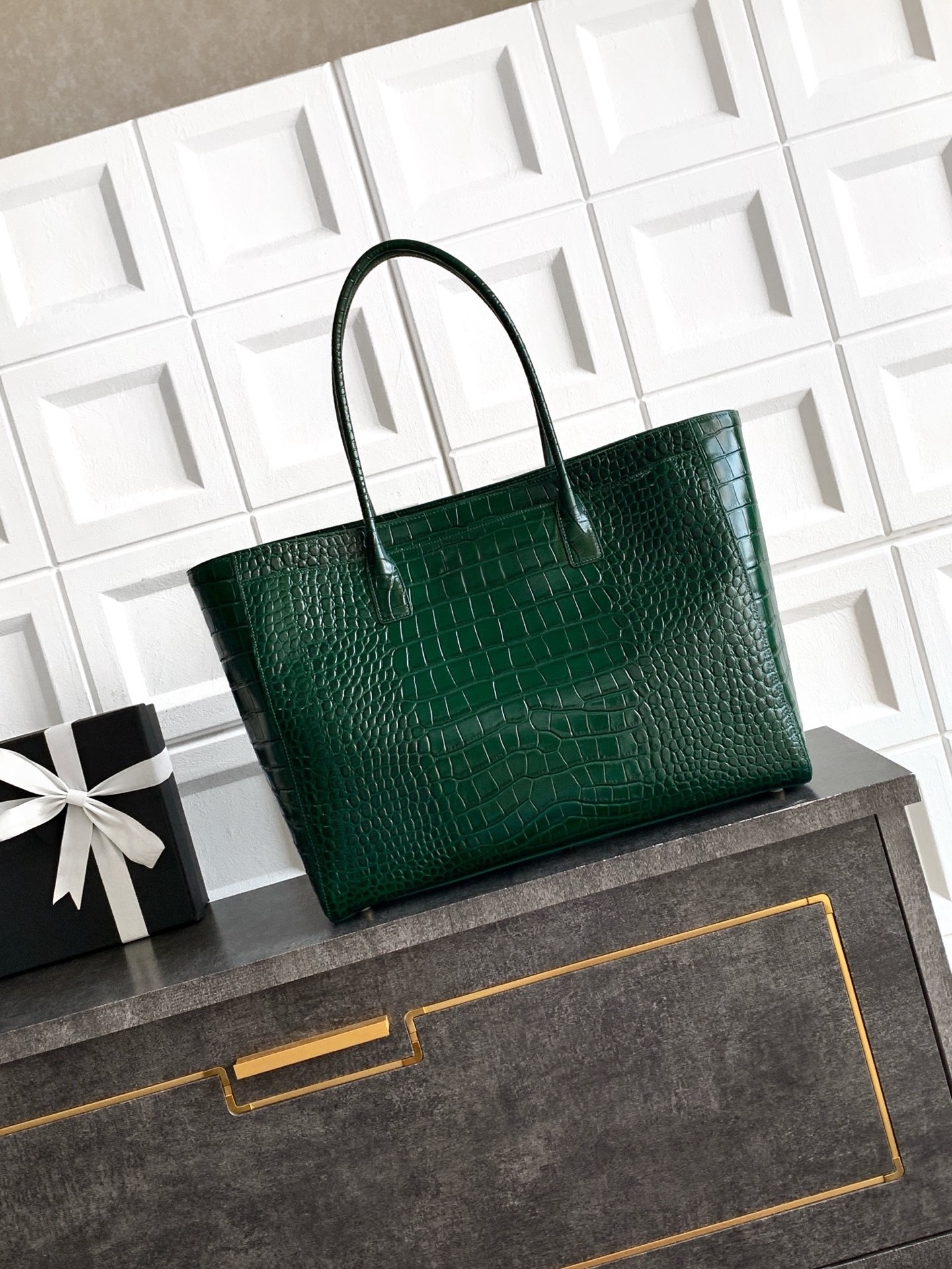 10A top-quality designer spring and summer crocodile pattern handbag made from high-quality crocodile leather, fresh and unique, comes with a box